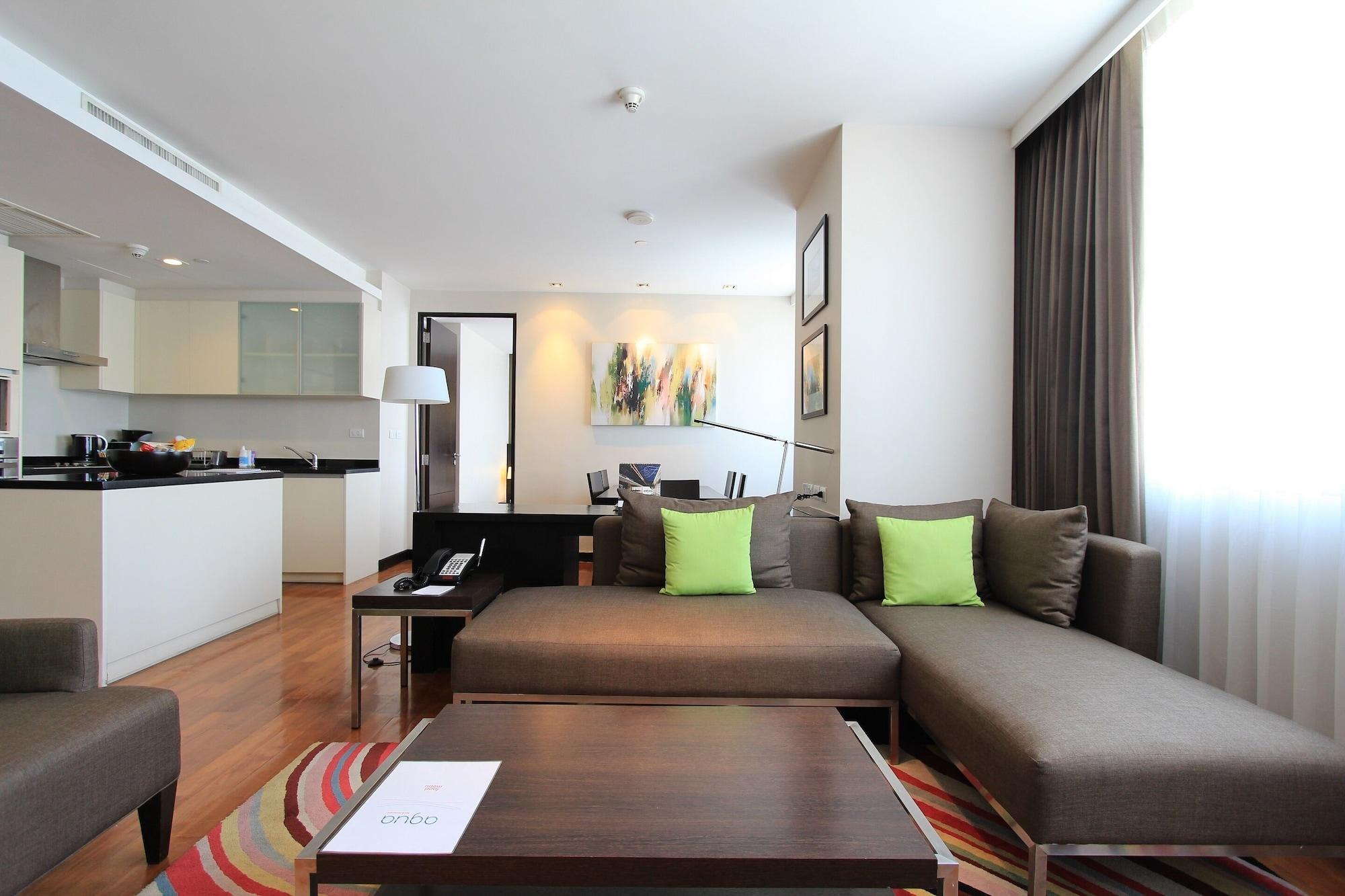 الشقق الفندقية أجنحة فرايزر سوكومفيت - بانكوك المظهر الخارجي الصورة A living room in a serviced apartment in Bangkok, Thailand