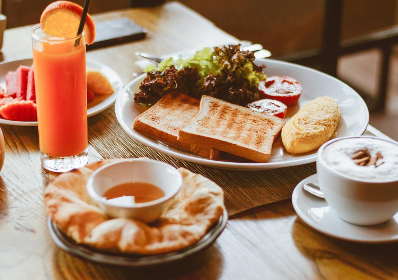 الشقق الفندقية أجنحة فرايزر سوكومفيت - بانكوك المظهر الخارجي الصورة A typical breakfast