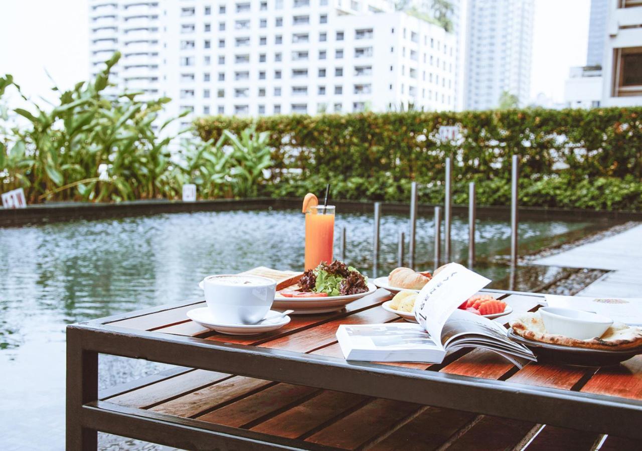الشقق الفندقية أجنحة فرايزر سوكومفيت - بانكوك المظهر الخارجي الصورة Breakfast at the pool