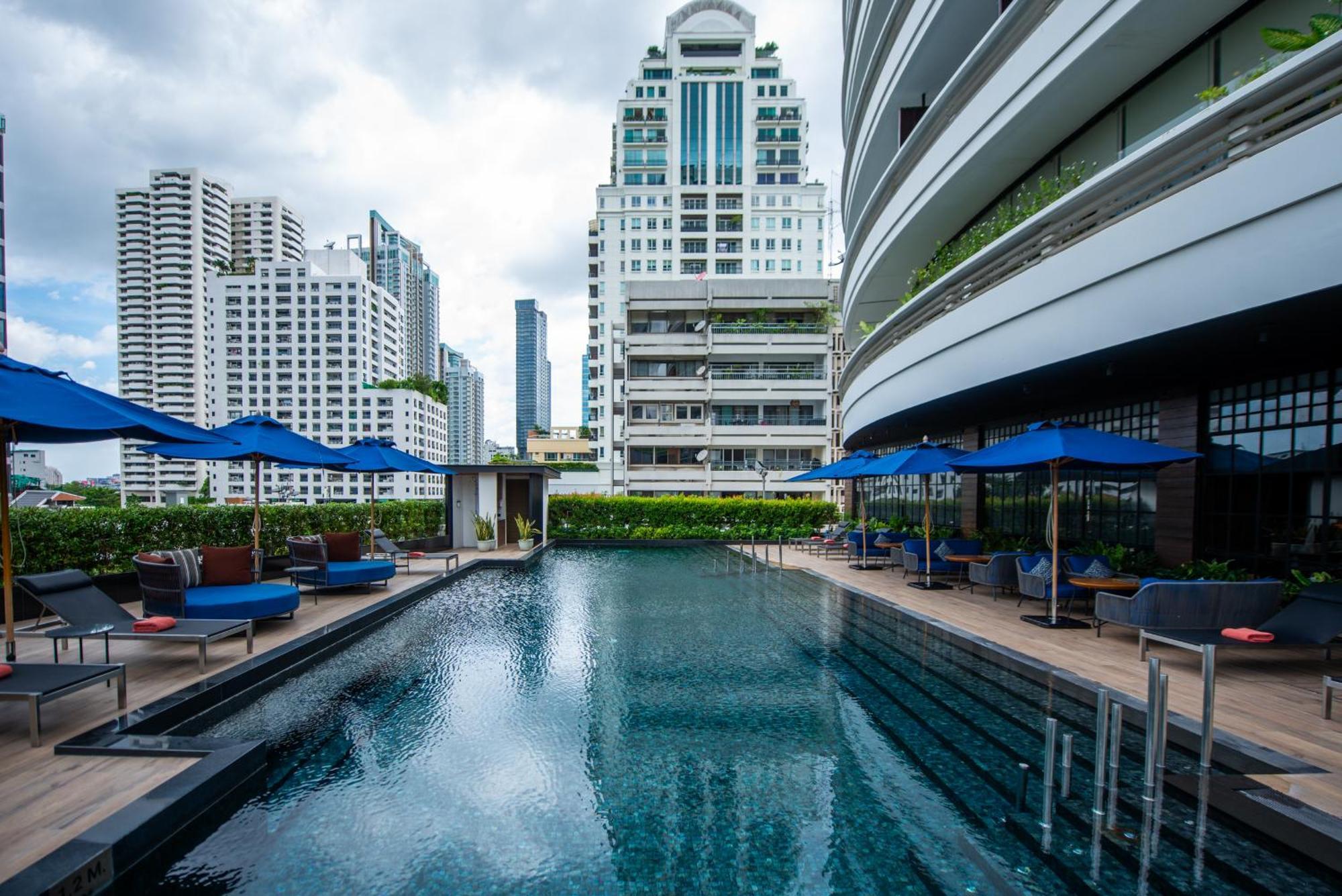 الشقق الفندقية أجنحة فرايزر سوكومفيت - بانكوك المظهر الخارجي الصورة The swimming pool at the hotel